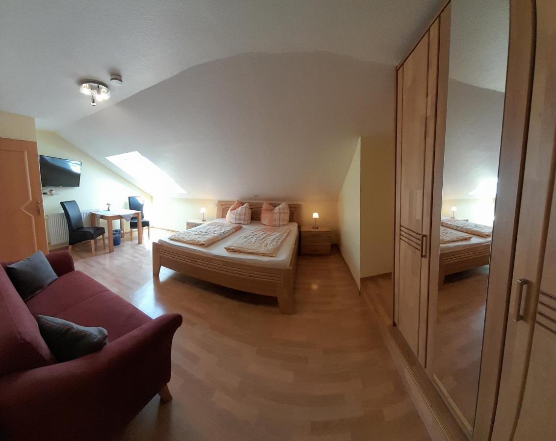 Gaestehaus Volker Haas Hotel Kesten ภายนอก รูปภาพ